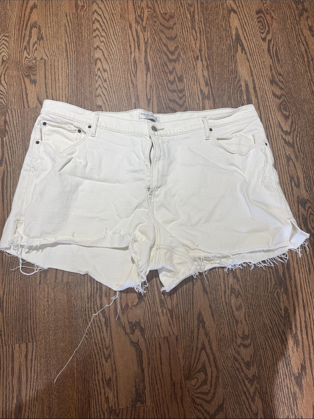 Abercrombie White Cream Distressed Denim Shorts Size 36/22